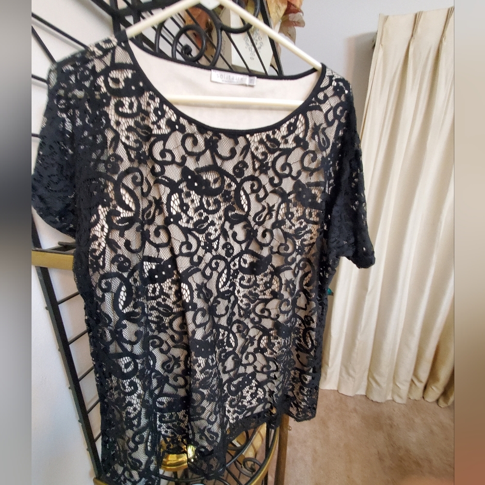 Women's black lace t-shirt. Size 1X